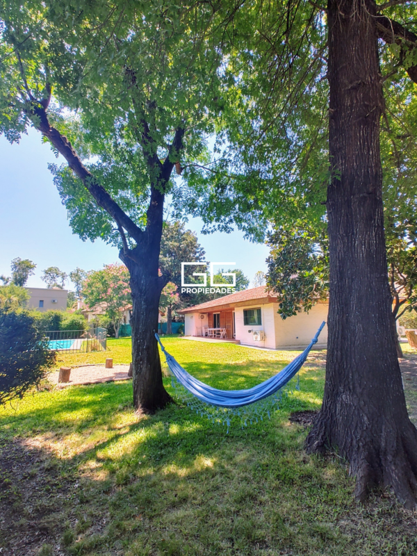 Casa Con Gran Parque Y Piscina En Robles Del Monarca - Pilar
