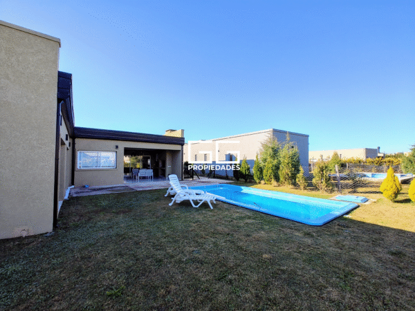 Casa En San Ramon - 3 Dormitorios Y Gran Espacio Multifunción - Pilar Del Este