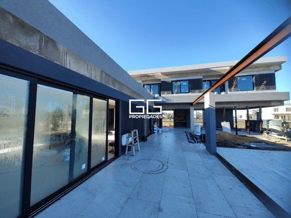 VENTA ESPECTACULAR CASA EN BARRIO EL CAMPO, CARDALES. - Imagen 3